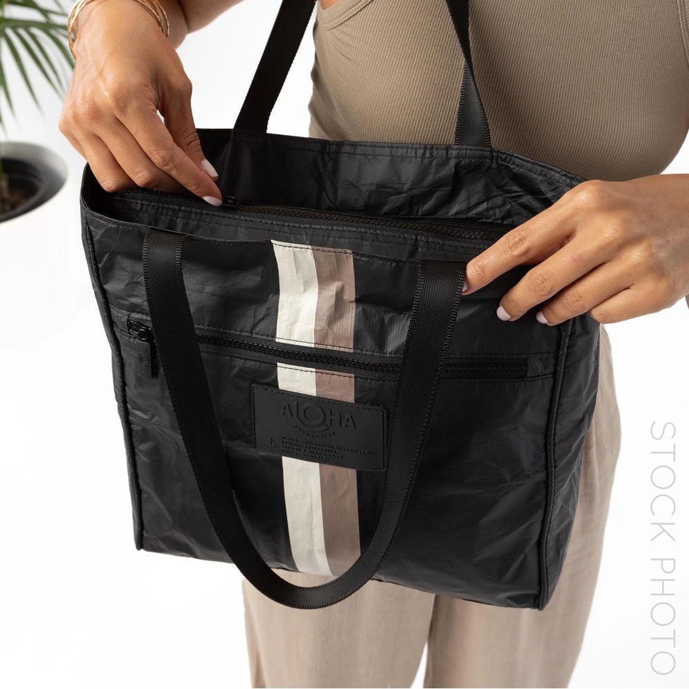 ALOHA Collection Go-To Tote - Picture 3 of 9